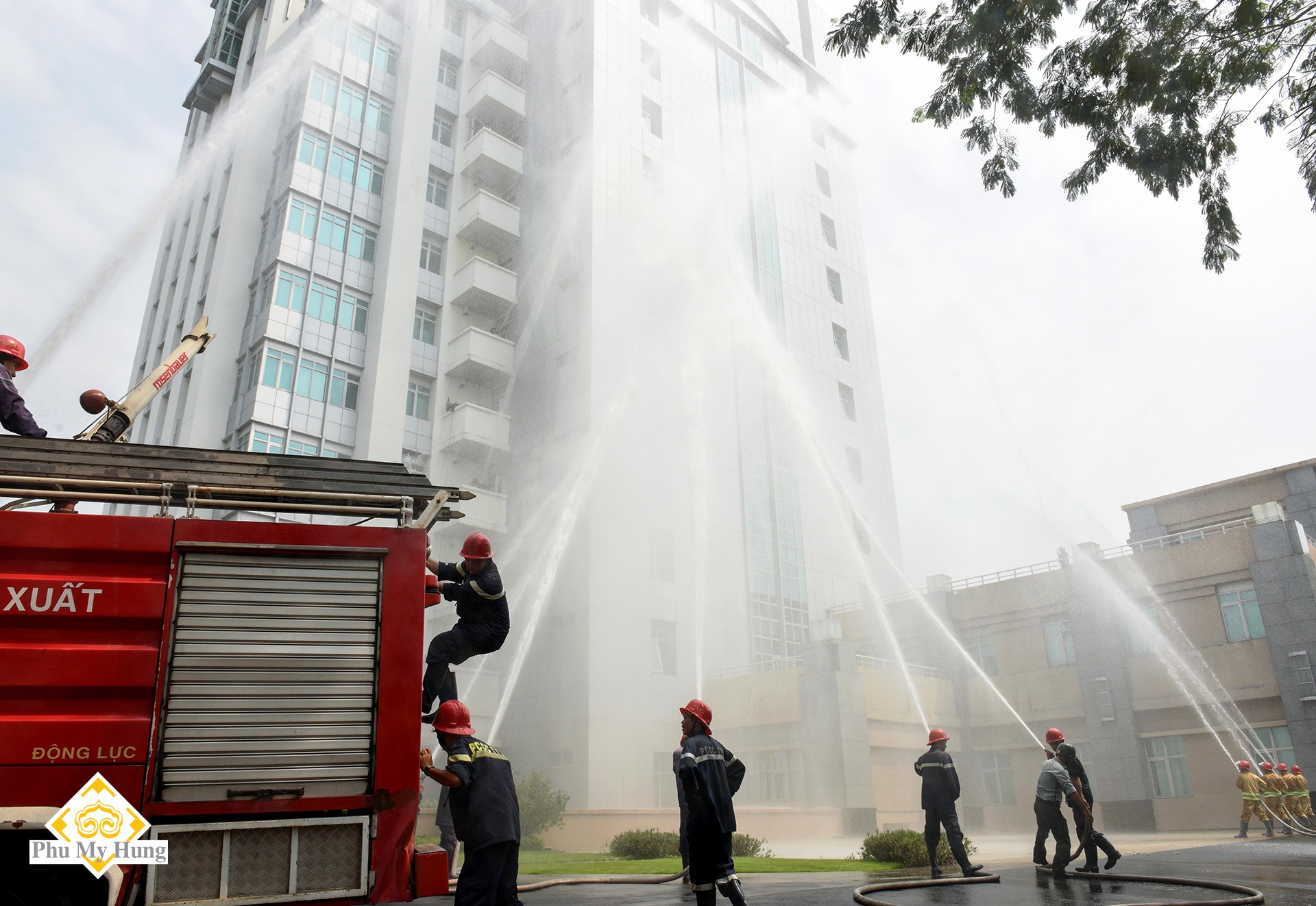 Diễn tập phòng cháy chữa cháy định kì tại khu đô thị Phú Mỹ Hưng