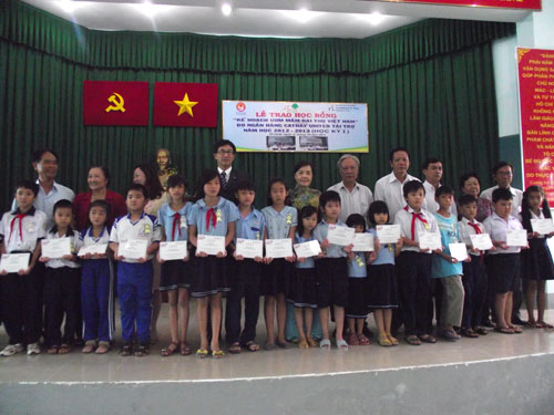 600 suất học bổng cho học sinh nghèo hiếu học