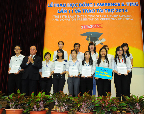 Hơn 500 bạn trẻ nhận học bổng Lawrence S. Ting năm 2013