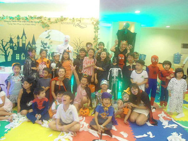 Hơn 140 cư dân nhí tại Riverpark Residence tham gia sự kiện “Happy Halloween”