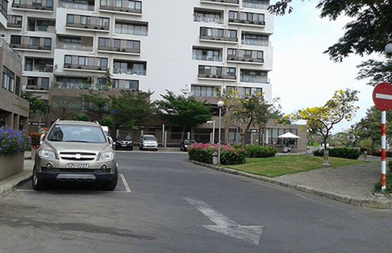 Chỗ đậu xe được cấp giấy ghi ‘đất ở’!