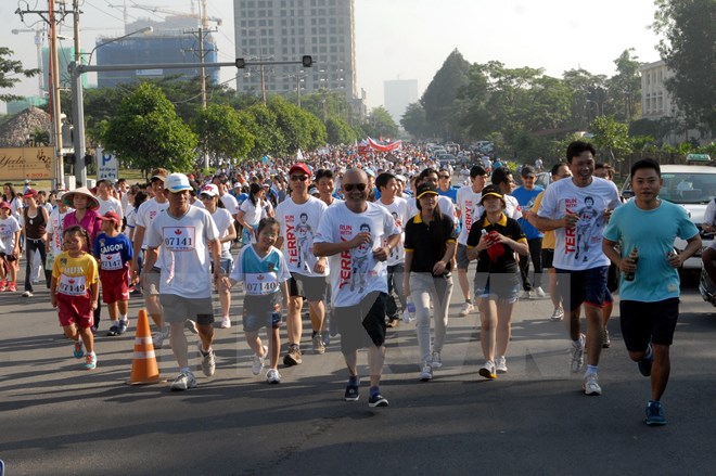 Hơn 18.000 người tham gia chạy bộ từ thiện Terry Fox 2015