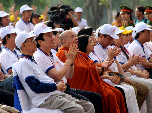 Chủ tịch nước ‘sánh bước yêu thương’ cùng trẻ em khuyết tật