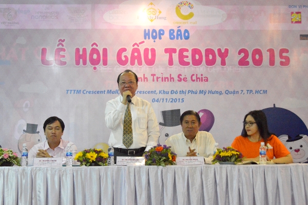 Mê mắt với 35 chú gấu Teddy khổng lồ sắp trưng bày tại Hồ Bán Nguyệt