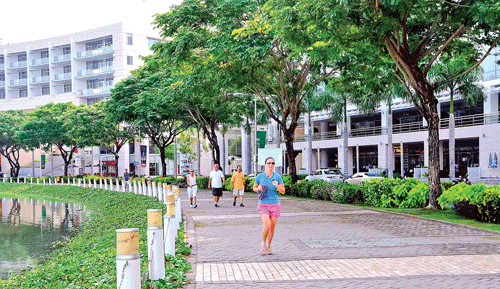 Người nước ngoài tại Khu đô thị Phú Mỹ Hưng.