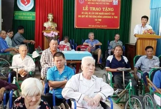 Thừa Thiên – Huế trao 130 xe lăn, xe lắc tặng người khuyết tật