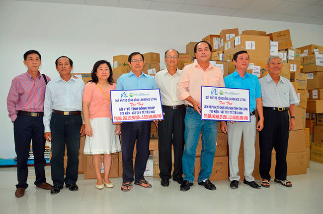 Quỹ Lawrence S.Ting bàn giao 8 tỷ đồng dụng cụ, vật tư y tế