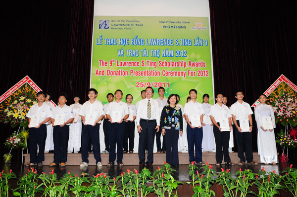 Công ty Phú Mỹ Hưng và Quỹ Hỗ trợ Cộng đồng Lawrence S. Ting trao gần 9 tỷ đồng cho hoạt động khuyến học và từ thiện
