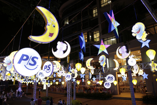 Con phố “thắp sáng” nụ cười cho 5000 trẻ em nghèo