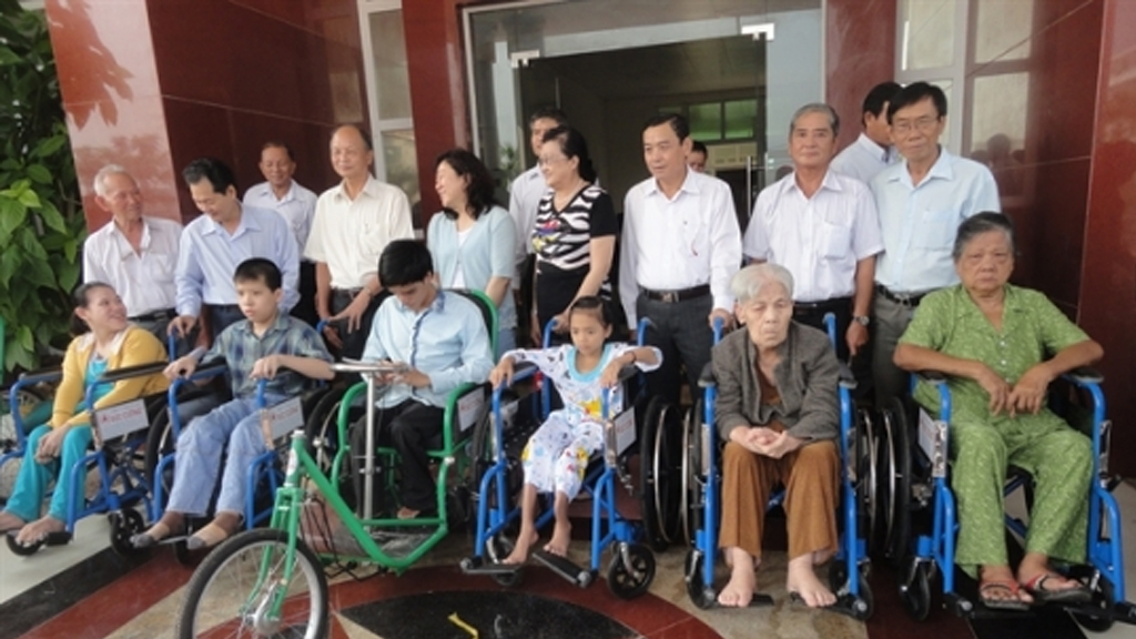 Cùng quỹ Lawrence S. Ting chung tay giúp đỡ người tàn tật