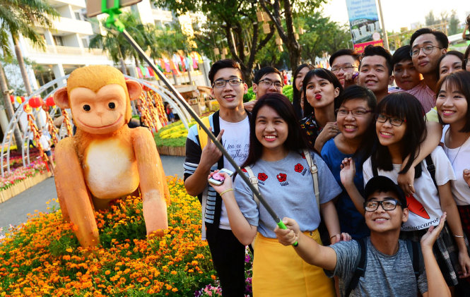 Khỉ đã xuất hiện ở đường hoa xuân Phú Mỹ Hưng