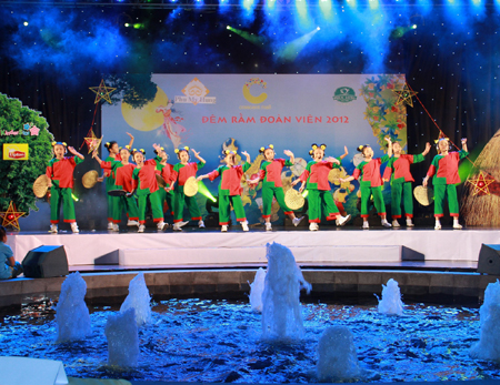 Ông sao năm cánh khổng lồ cầu bình an hạnh phúc